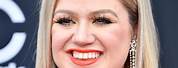 Current Image of Kelly Clarkson Now