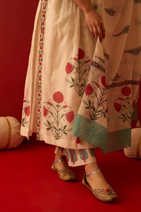 Chaand Raat Off White Mughal block printed cross v-neck kurta with pal ...