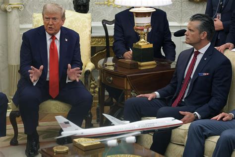 U.S. Air Force VIP fleet being repainted in Trump's preferred palette ...