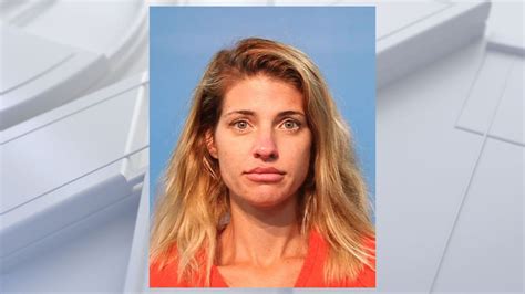 德州前高中女教师被捕！涉学生不当关系调查，面临3项指控