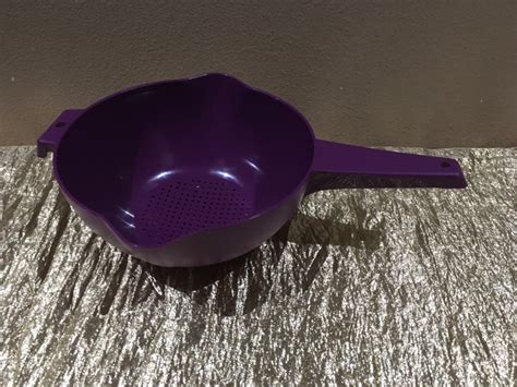Tupperware 2Qt Colander/Strainer in Dark Purple, Kitchen Collectible