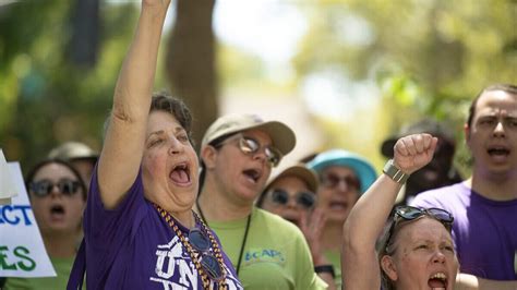 Union advocates rally to support immigrant protection bills ...