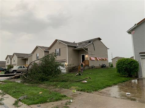 https://fox4kc.com/news/live-updates-tracking-risk-of-severe-weather ...