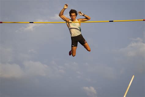 Mondo Duplantis roza el récord del mundo en una nueva victoria en la ...