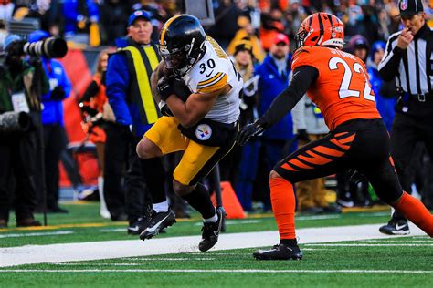 What channel is Thursday Night Football on tonight? Who plays TNF NFL ...