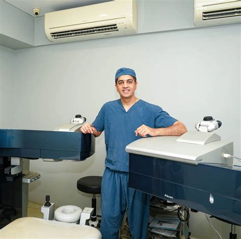 Does LASIK Hurt? Pain, Anesthesia, and Comfort Guide