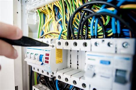 5 Tips Listrik Aman Saat Rumah Ditinggal Libur Imlek