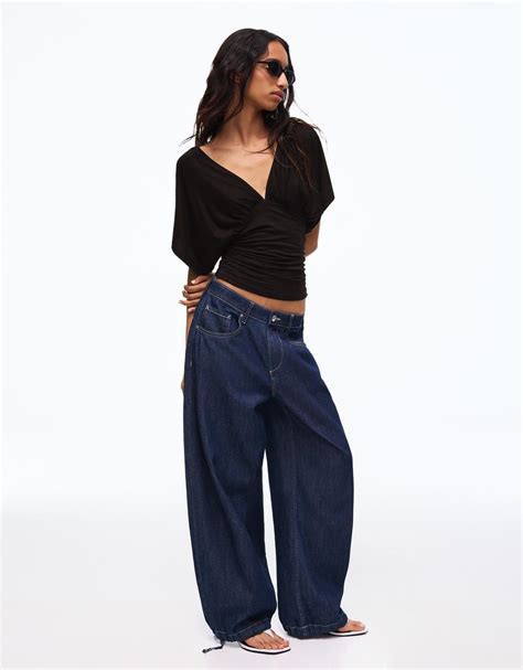 Ruched V-neck T-shirt - Women | Bershka