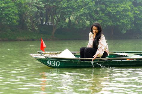 Singer Soha drops Chaos, a reflective anthem for a restless generation