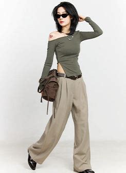 Low Rise Buckle Shorts CF519 - Acubi style | LEWKIN