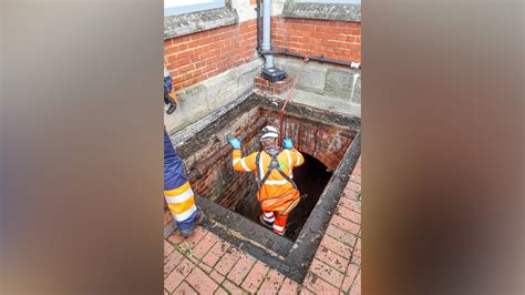 Newspaper headlines in the West: Where does this tunnel lead? - BBC News