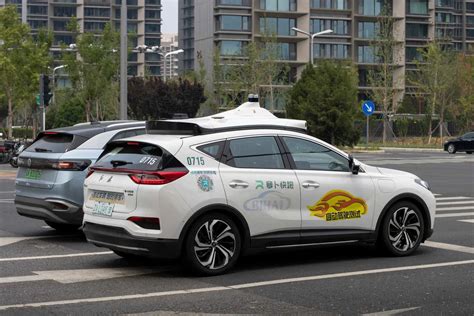 China halts new robotaxi licenses after Baidu outage