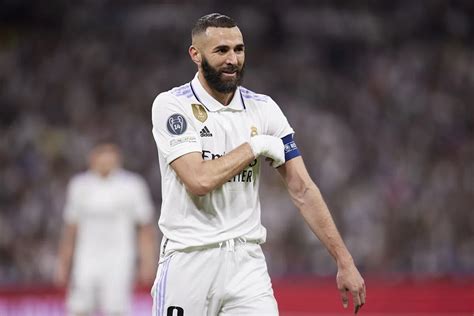 Benzema verrast met aankondiging van vertrek bij Real Madrid