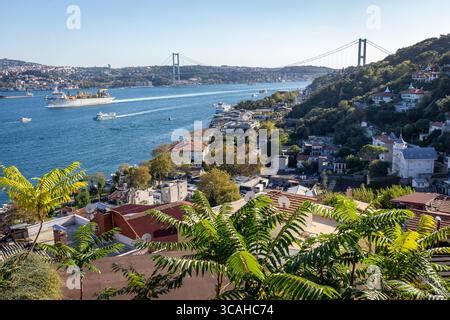 İstanbul Bosphorus and ships Stock Photo - Alamy