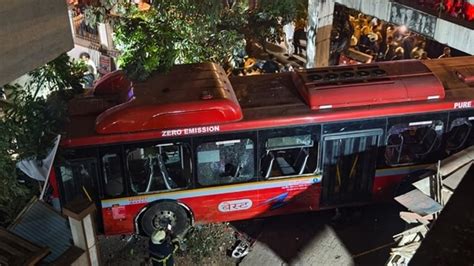 BEST bus hits pedestrians, vehicles in Mumbai's Kurla; 3 dead, 22 ...