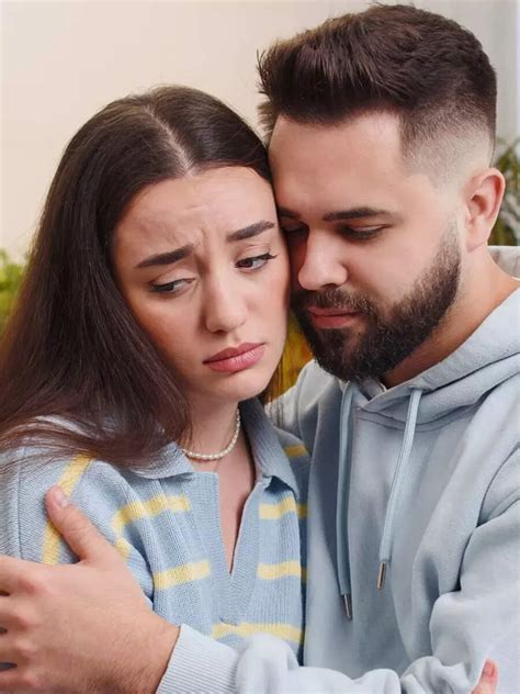 10 ways to deal with a clingy partner | Times of India