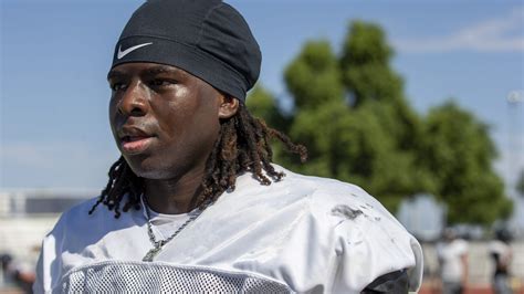 This high school offensive lineman lost 70 pounds to become a RB