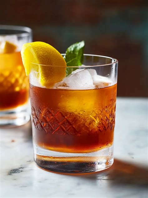 Irresistible Sazerac: Make This Classic Cocktail Deliciously Easy