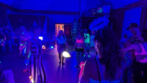 Retro Dance Party! - Free Flow Dance Theatre Company