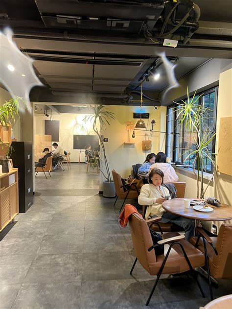 A hidden coffee shop in Century Park in Shanghai | Trip.com Shanghai