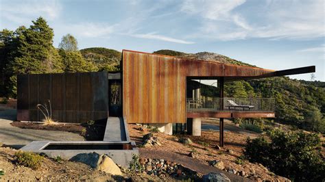 Faulkner designs California house around fire and water