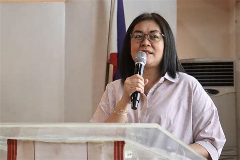 NTA advocates contract growing, shift in tobacco farming practice - Philippine Information Agency