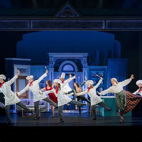 10 BEST Restaurants Near Mrs. Doubtfire - Der neue Musical-Hit