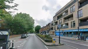 Huge fire breaks out in flats on Battersea Park Road