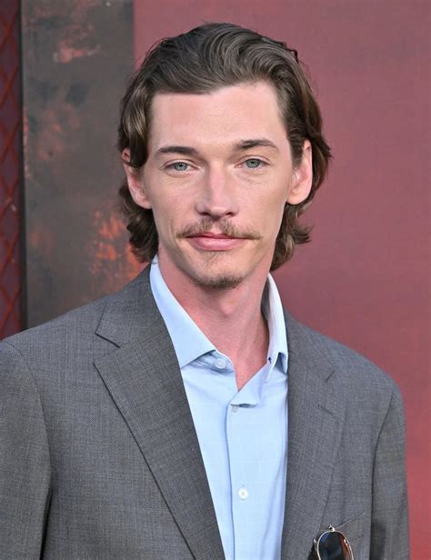 ‘Landman’ Actor Jacob Lofland Surprises Fans With Real-Life Cowboy Cutting Skills - Yahoo News ...