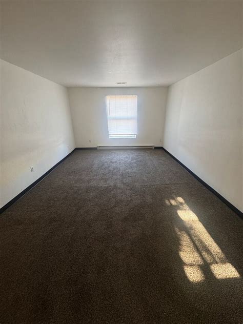 $400 OFF Move In Special! Second Level Unit 2 Bed/1 Bath Apt - $800 ...