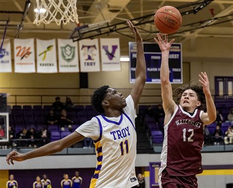 Troy High off to undefeated start to Section 2 basketball season