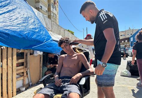 Los migrantes de Ceuta aceptan los espacios de acogida, pero aún ...