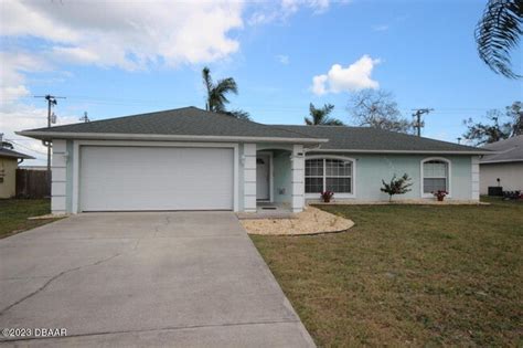Three-Bedroom Off-Campus Housing & Apartments in Oak Hill, FL ...