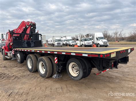 2013 Fassi 5886 lb on 2014 Western Star 4700 6x4 Camion à flèche ...