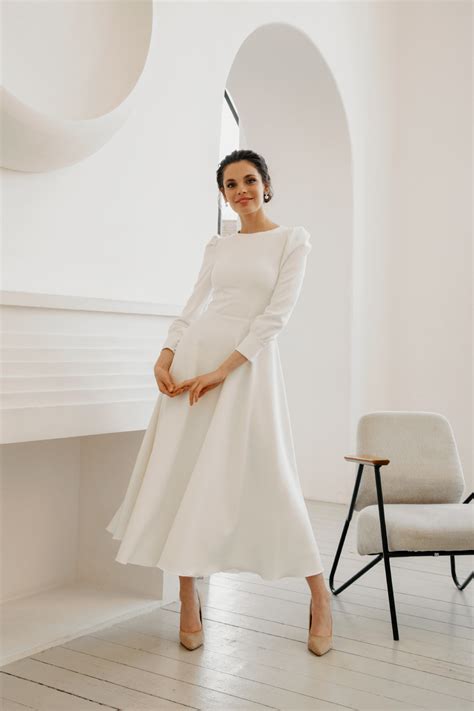 Tea length wedding gowns with sleeves | Beachweddingtips.com