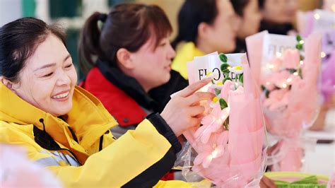 Xi extends greetings to women ahead of International Women's Day - CGTN