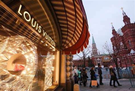 Hormuz Disruption Leaves Russia Waiting on Luxury Cars, iPhones, and ...