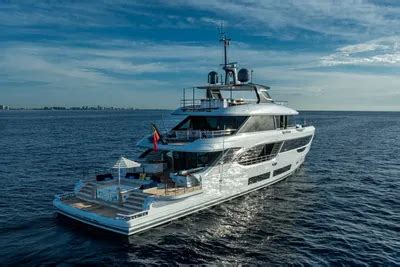 GFK / Fiberglass / Polyester Benetti 34m Oasis zu verkaufen in Jost van ...