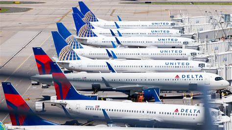 United Fires Back at American With Record 750 Daily Flights from ...