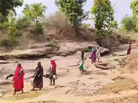 CG: Water crisis grips villages in Sonbarsa Gram Panchayat amid soaring ...