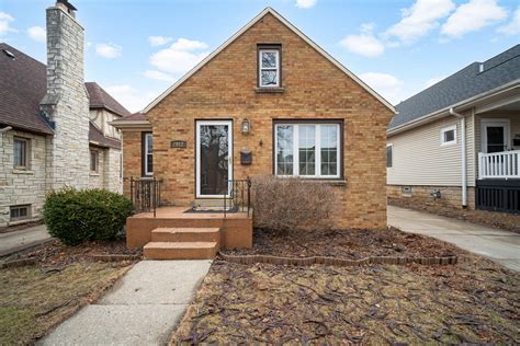2912 S 45th St, Milwaukee, WI 53219 - MLS 1950894 - Coldwell Banker