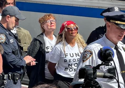 https://en-lasicilia.cdn.m33cloud.com/resizer/700/-1/true/2026_09_24/HS_5vdubUAAppTa-1790272622780.jpg--_fund_people__not_bombs___susan_sarandon_arrested_in_new_york_during_protest_against_netanyahu.webp?1790272622899=