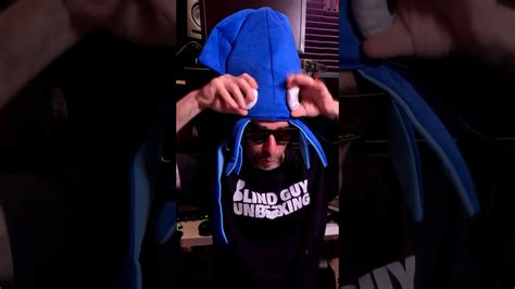 Does this go on my head? - A blind guy unboxing