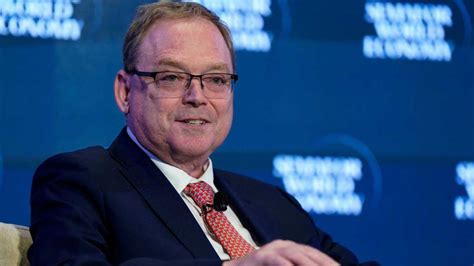 Trump adviser Kevin Hassett falters on Iran war question during CBS ...