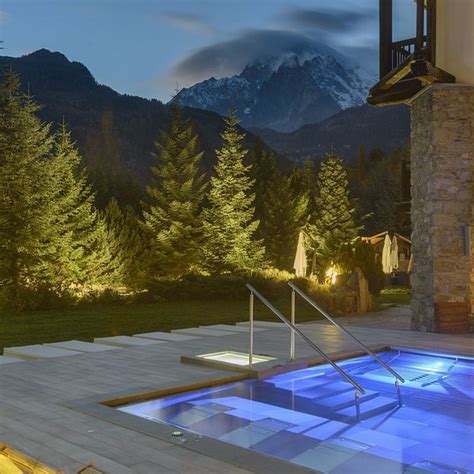 THE 5 BEST Restaurants Near QC HOTEL MONTE BIANCO