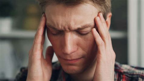 10 signs of a headache & 10 signs you're battling a migraine