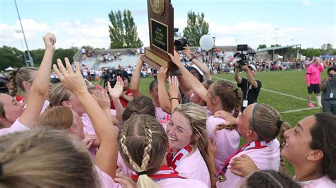 Bettendorf tops Valley in 3A Iowa girls soccer state title game