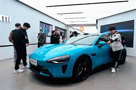 China compromete-se a exportar menos carros elétricos para a UE