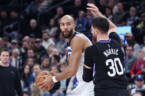 Another NBA star gets filmed in a very vulnerable position in the post ...