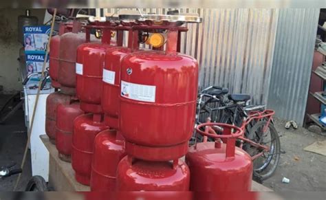 5 किलो वाला मिनी LPG गैस सिलेंडर हुआ महंगा, छात्रों और मजदूरों बढ़ा भार ...